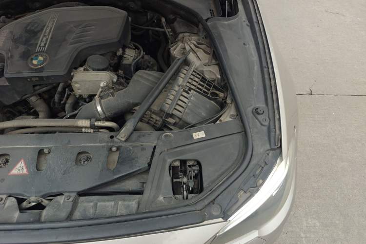 Used BMW 5 Series 2014 520Li Elegant Model Engine Bay Left