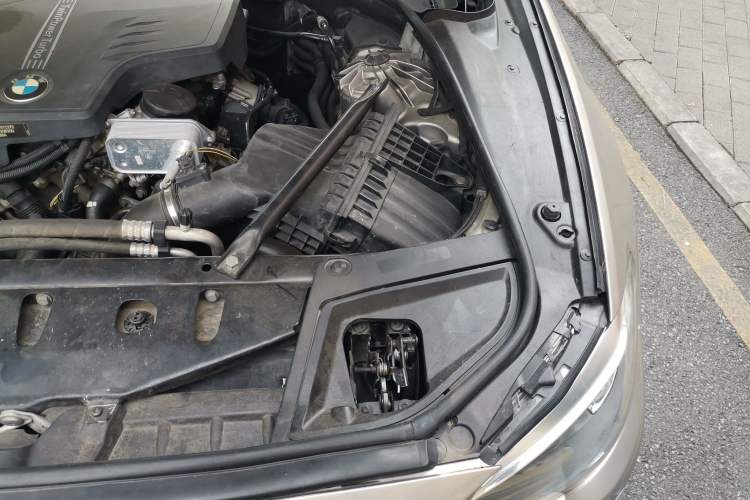 Used BMW 5 Series 2014 520Li Elegant Model Engine Bay Left
