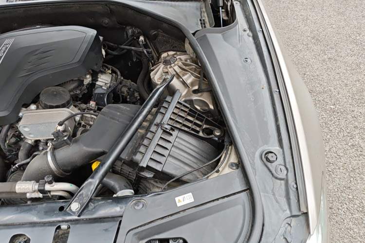 Used BMW 5 Series 2014 520Li Elegant Model Engine Bay Left