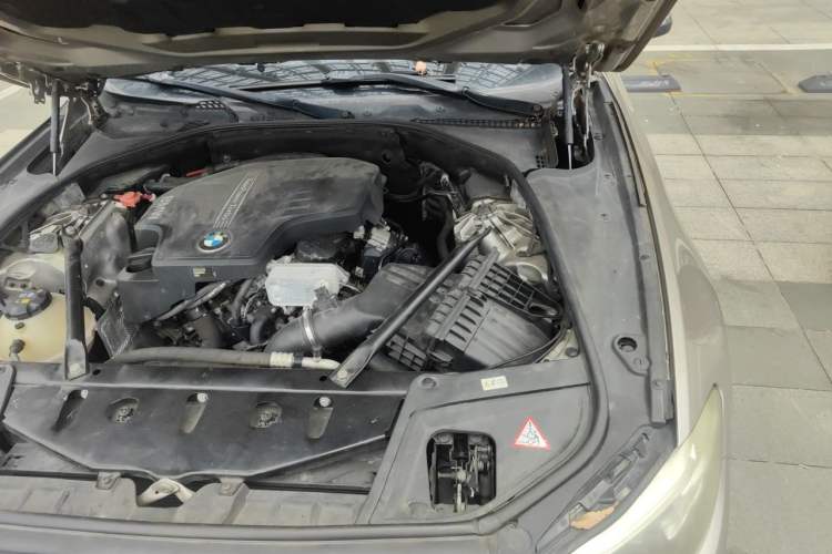 Used BMW 5 Series 2014 525Li Leading Model Engine Bay Left