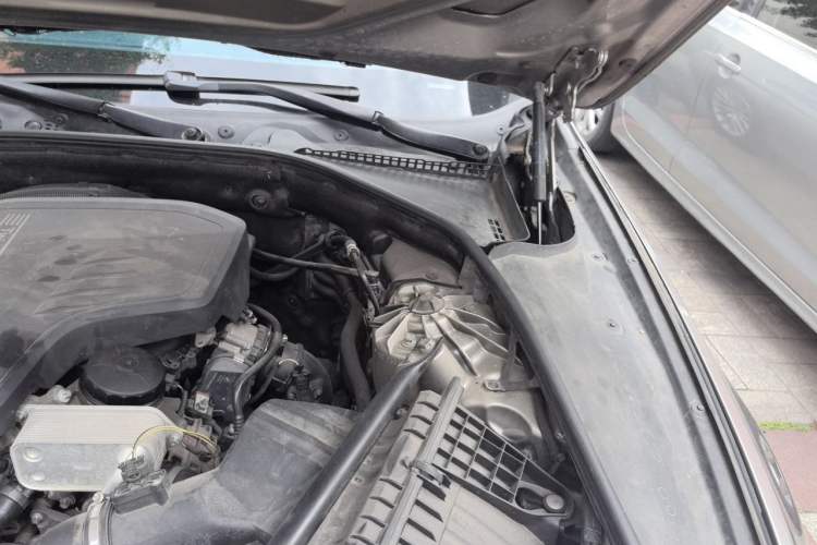 Used BMW 5 Series 2014 525Li Luxury Design Package Engine Bay Left