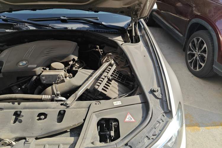 Used BMW 5 Series 2014 520i Elegant Edition Engine Bay Left