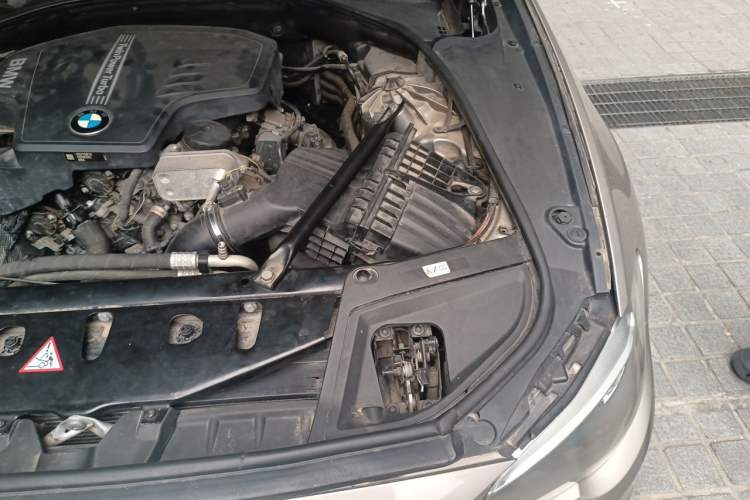 Used BMW 5 Series 2014 525Li Leading Model Engine Bay Left