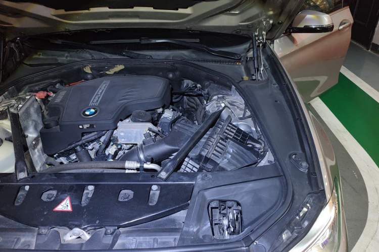 Used BMW 5 Series 2014 525Li Luxury Design Package Engine Bay Left