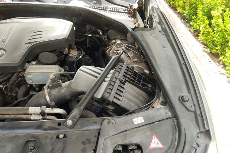 Used BMW 5 Series 2014 520Li Elegant Model Engine Bay Left