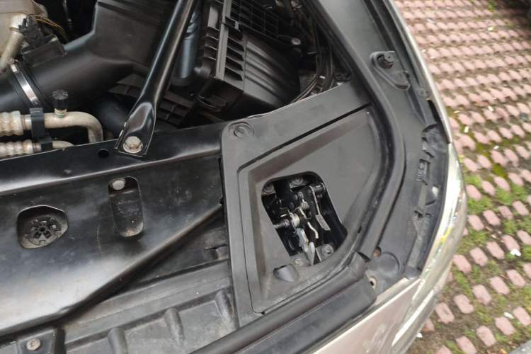 Used BMW 5 Series 2014 525Li Leading Model Engine Bay Left