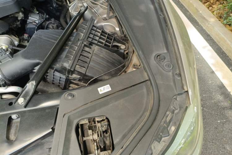 Used BMW 5 Series 2014 525Li Luxury Design Package Engine Bay Left