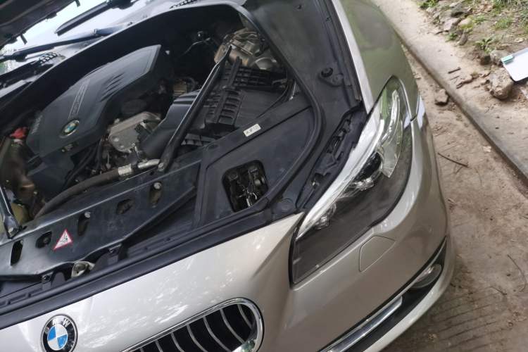 Used BMW 5 Series 2014 525Li Luxury Design Package Engine Bay Left
