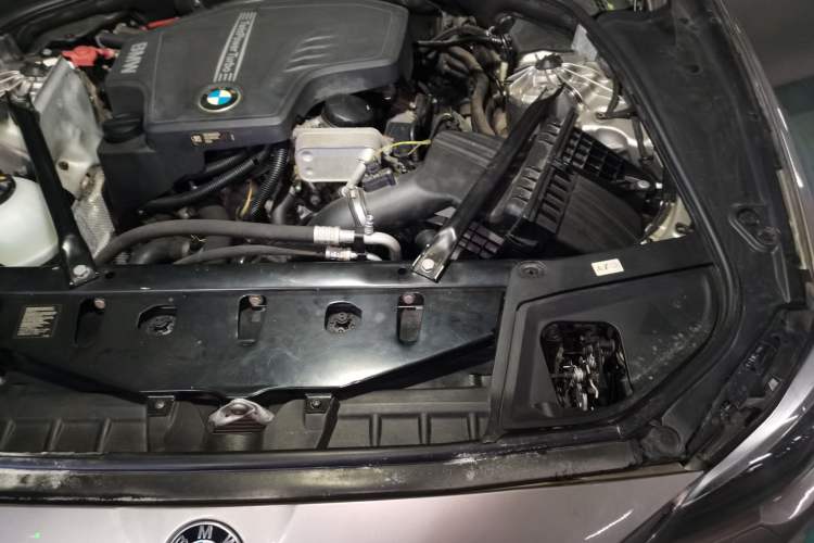 Used BMW 5 Series 2014 525Li Leading Model Engine Bay Left