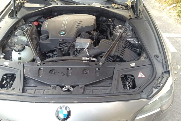 Used BMW 5 Series 2014 525Li Luxury Design Package Engine Bay Left
