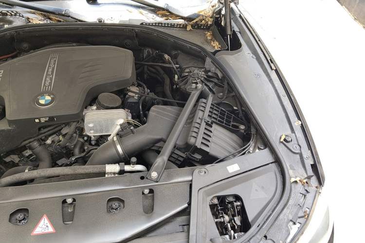 Used BMW 5 Series 2014 528Li Fashion Design Package Engine Bay Left