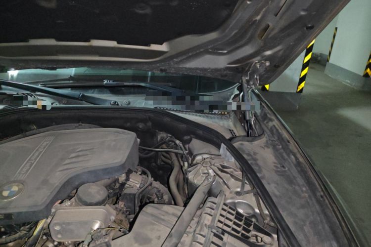 Used BMW 5 Series 2014 525Li Luxury Design Package Engine Bay Left