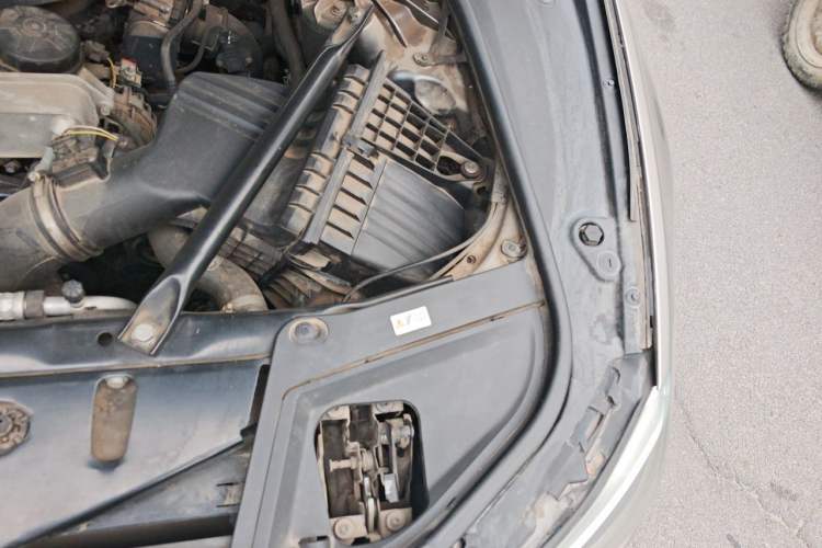 Used BMW 5 Series 2014 525Li Leading Model Engine Bay Left