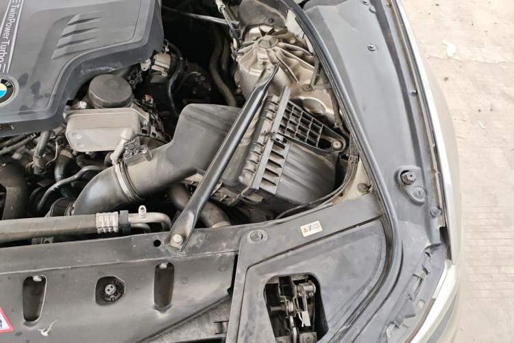 Used BMW 5 Series 2014 525Li Luxury Design Package Engine Bay Left