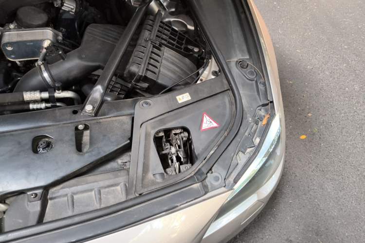 Used BMW 5 Series 2014 520Li Elegant Model Engine Bay Left