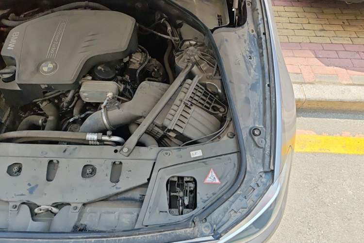 Used BMW 5 Series 2014 520Li Elegant Model Engine Bay Left