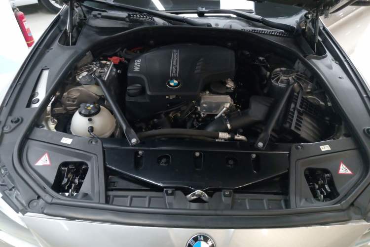 Used BMW 5 Series 2014 525Li Luxury Design Package Engine Bay