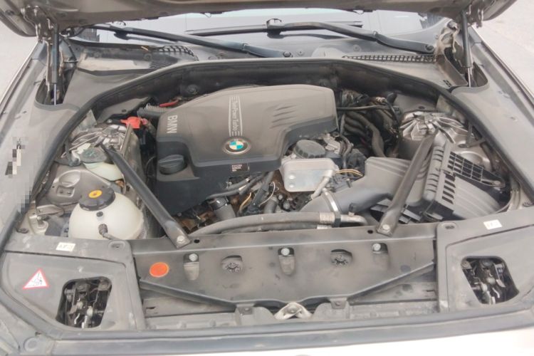 Used BMW 5 Series 2014 525Li Leading Model Engine Bay