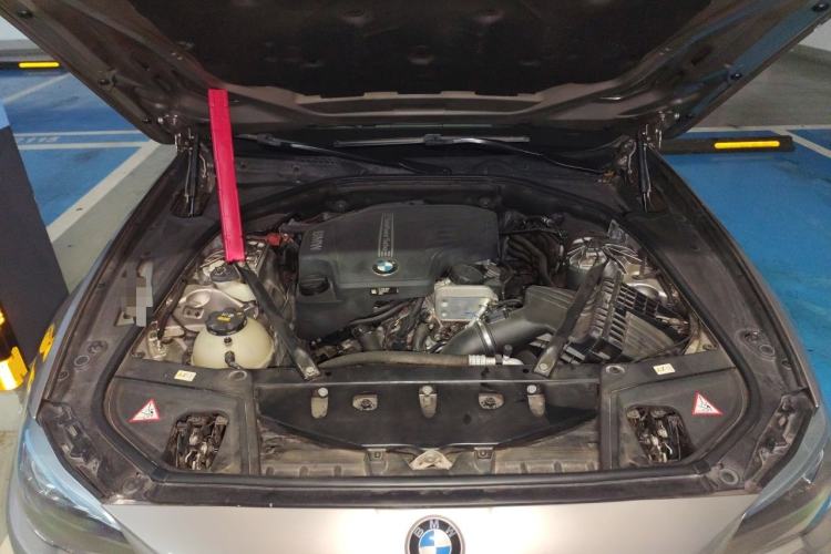 Used BMW 5 Series 2014 525Li Leading Model Engine Bay