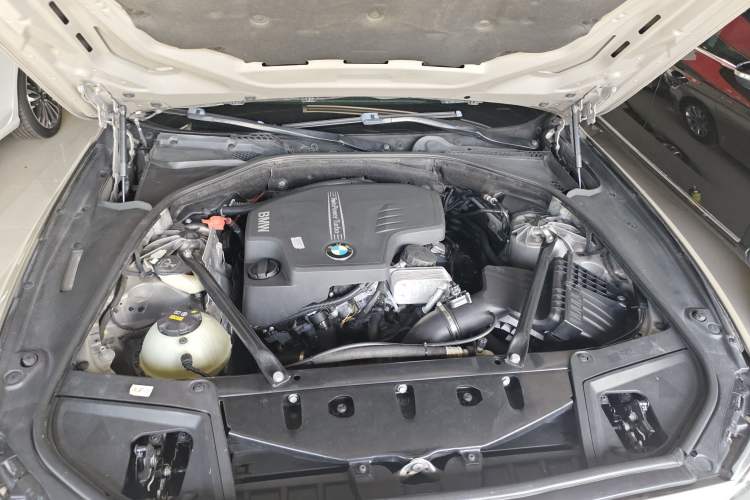 Used BMW 5 Series 2014 520i Elegant Edition Engine Bay