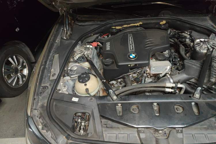 Used BMW 5 Series 2014 525Li Luxury Design Package Engine Bay Right