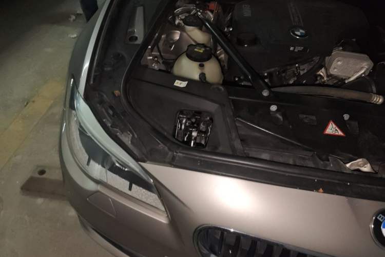 Used BMW 5 Series 2014 525Li Luxury Design Package Engine Bay Right