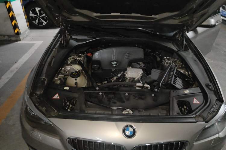 Used BMW 5 Series 2014 520Li Elegant Model Engine Bay Right
