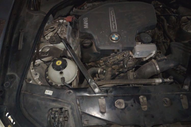 Used BMW 5 Series 2014 520Li Elegant Model Engine Bay Right
