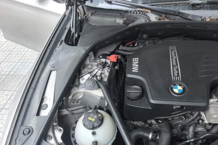 Used BMW 5 Series 2014 528Li Leading Model Engine Bay Right