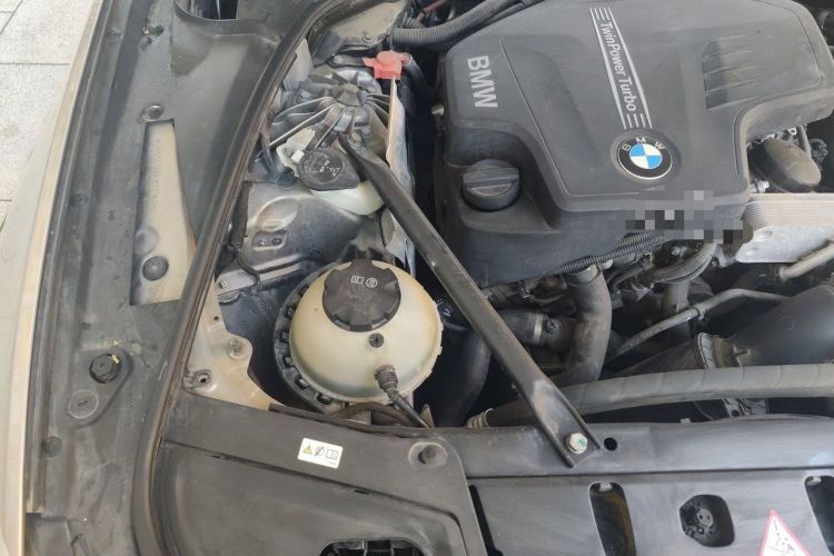 Used BMW 5 Series 2014 525Li Leading Model Engine Bay Right