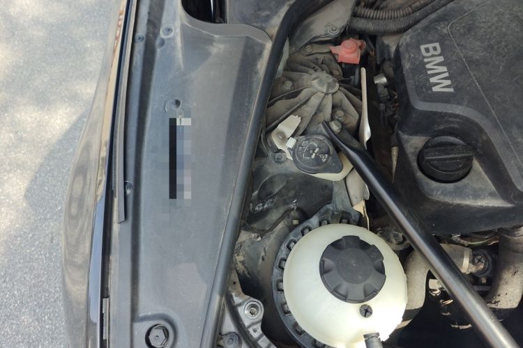 Used BMW 5 Series 2014 520Li Elegant Model Engine Bay Right