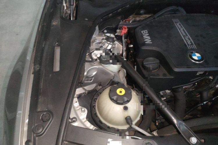 Used BMW 5 Series 2014 525Li Leading Model Engine Bay Right