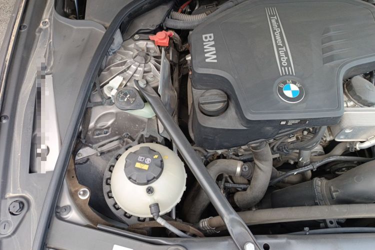Used BMW 5 Series 2014 525Li Luxury Design Package Engine Bay Right