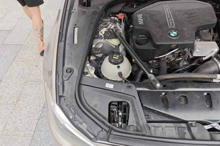 Used BMW 5 Series 2014 525Li Luxury Design Package Engine Bay Right