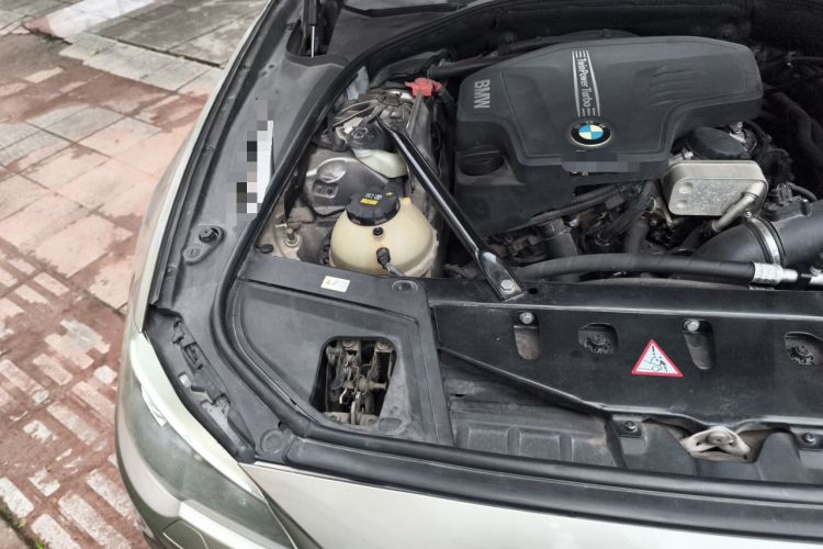 Used BMW 5 Series 2014 520Li Elegant Model Engine Bay Right