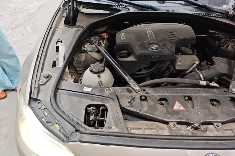 Used BMW 5 Series 2014 520Li Elegant Model Engine Bay Right