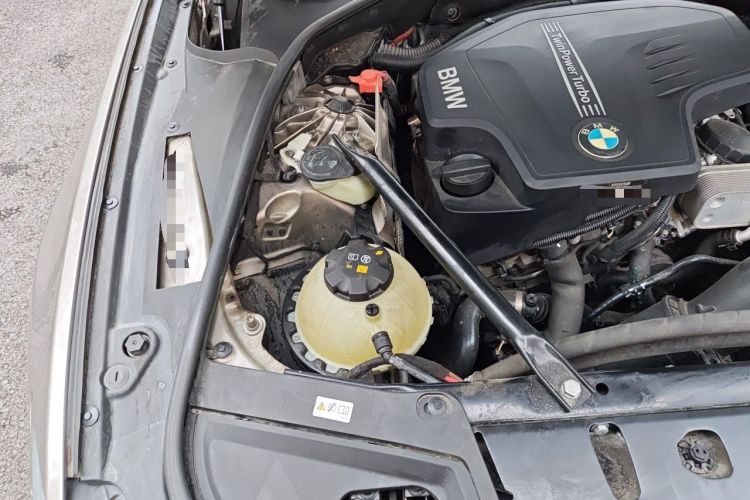 Used BMW 5 Series 2014 520Li Elegant Model Engine Bay Right