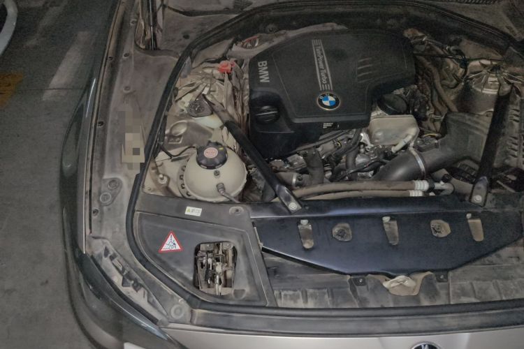 Used BMW 5 Series 2014 525Li Luxury Design Package Engine Bay Right