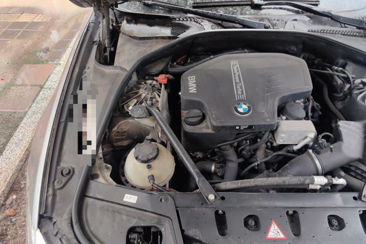 Used BMW 5 Series 2014 525Li Leading Model Engine Bay Right