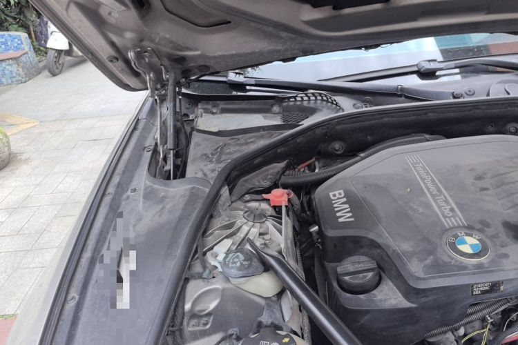 Used BMW 5 Series 2014 525Li Luxury Design Package Engine Bay Right
