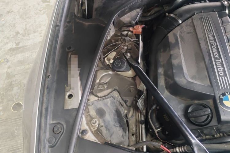 Used BMW 5 Series 2014 535Li Leading Model Engine Bay Right