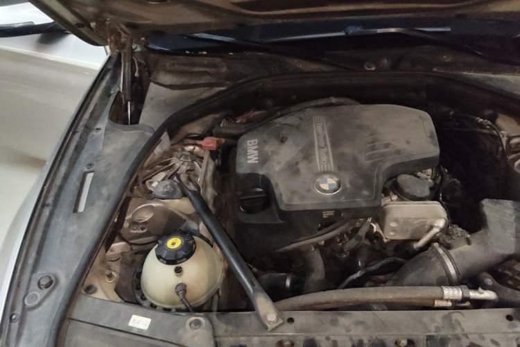 Used BMW 5 Series 2014 520Li Elegant Model Engine Bay Right