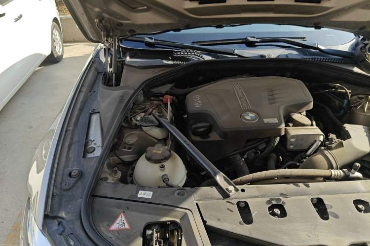 Used BMW 5 Series 2014 520i Elegant Edition Engine Bay Right