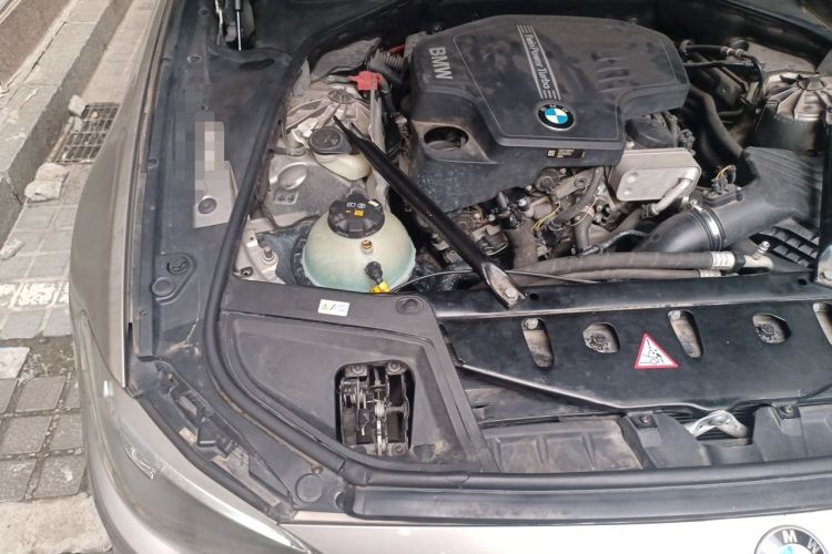 Used BMW 5 Series 2014 525Li Leading Model Engine Bay Right