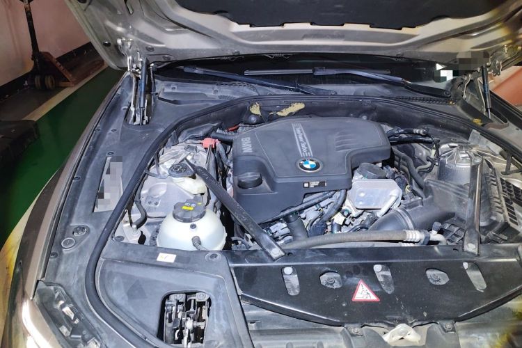 Used BMW 5 Series 2014 525Li Luxury Design Package Engine Bay Right
