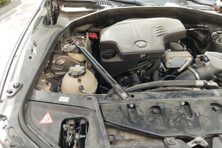 Used BMW 5 Series 2014 520Li Elegant Model Engine Bay Right