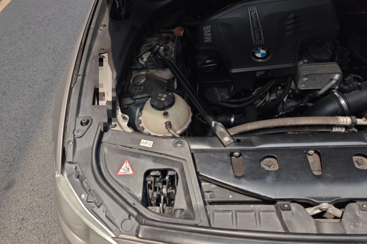 Used BMW 5 Series 2014 525Li Luxury Design Package Engine Bay Right