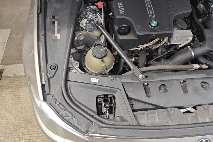 Used BMW 5 Series 2014 525Li Leading Model Engine Bay Right