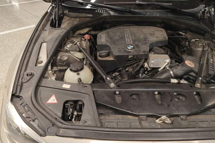 Used BMW 5 Series 2014 528Li xDrive Premium Edition Engine Bay Right