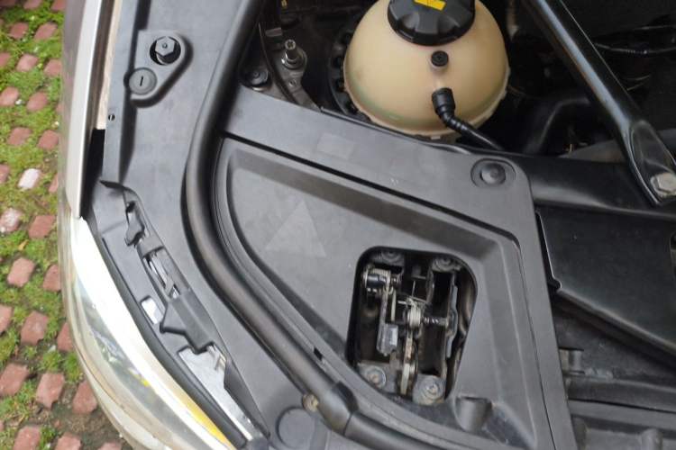 Used BMW 5 Series 2014 525Li Leading Model Engine Bay Right